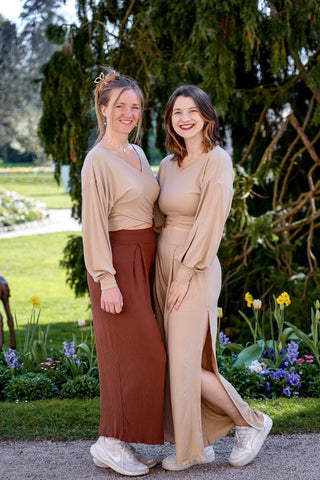 Sommerlicher Crop-Pulli mit raffinierten Designdetails in Beige