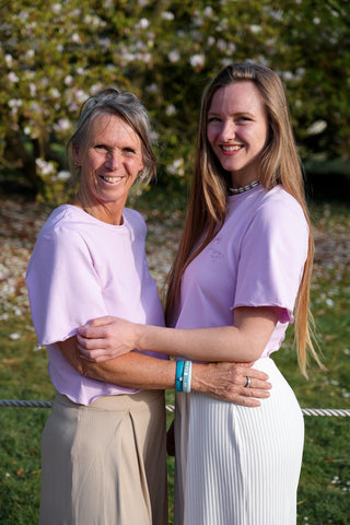 Blossom Out T-Shirt – Flieder | Feminin & Kunstvoll | Bio & Fair