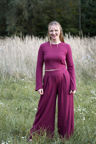 Bordeauxrote Damenhose mit weitem Bein und elastischem Bund