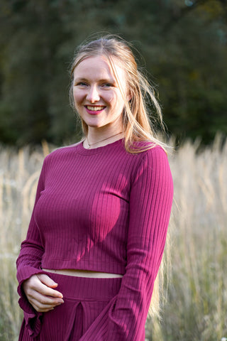 Wunderschöner Crop Pulli für Damen mit Trompetenärmeln aus weicher Baumwolle
