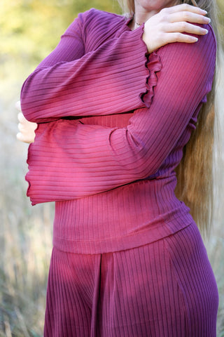 Weicher Pullover für Damen in Burgunder mit breiten Rippen aus BioBaumwolle