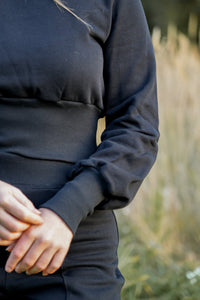 Kayla Crop Pullover Black – Organic Cotton, Ethically Made — Ansicht 3
