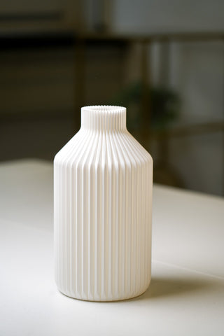 Wunderschöne leichte langlebige und robuste Vase in weiß