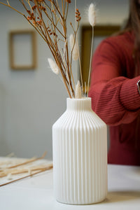 3D Porcelain Ribbed Design Vase – Vivien Joy Sustainable — Ansicht 6