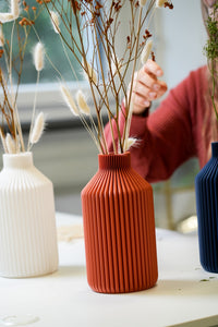 3D Porcelain Ribbed Design Vase – Vivien Joy Sustainable — Ansicht 5
