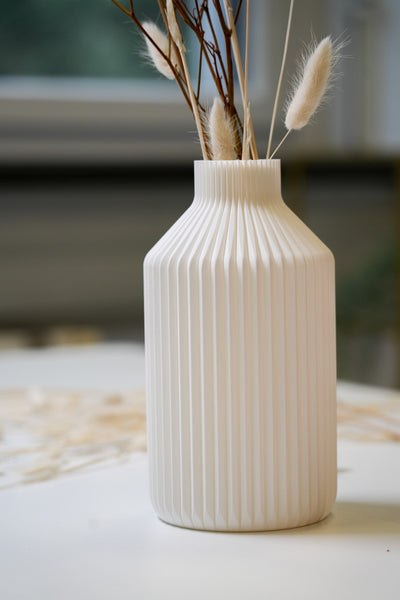 3D Porcelain Ribbed Design Vase – Vivien Joy Sustainable
