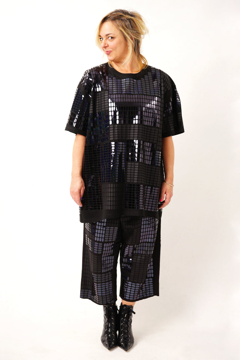 Pills Allover Bigshirt Metallic Foil – Unisex Oversized Dress — Ansicht 4