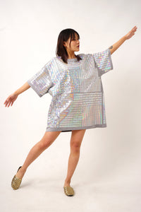 Pills Allover Bigshirt Metallic Foil – Unisex Oversized Dress — Ansicht 3