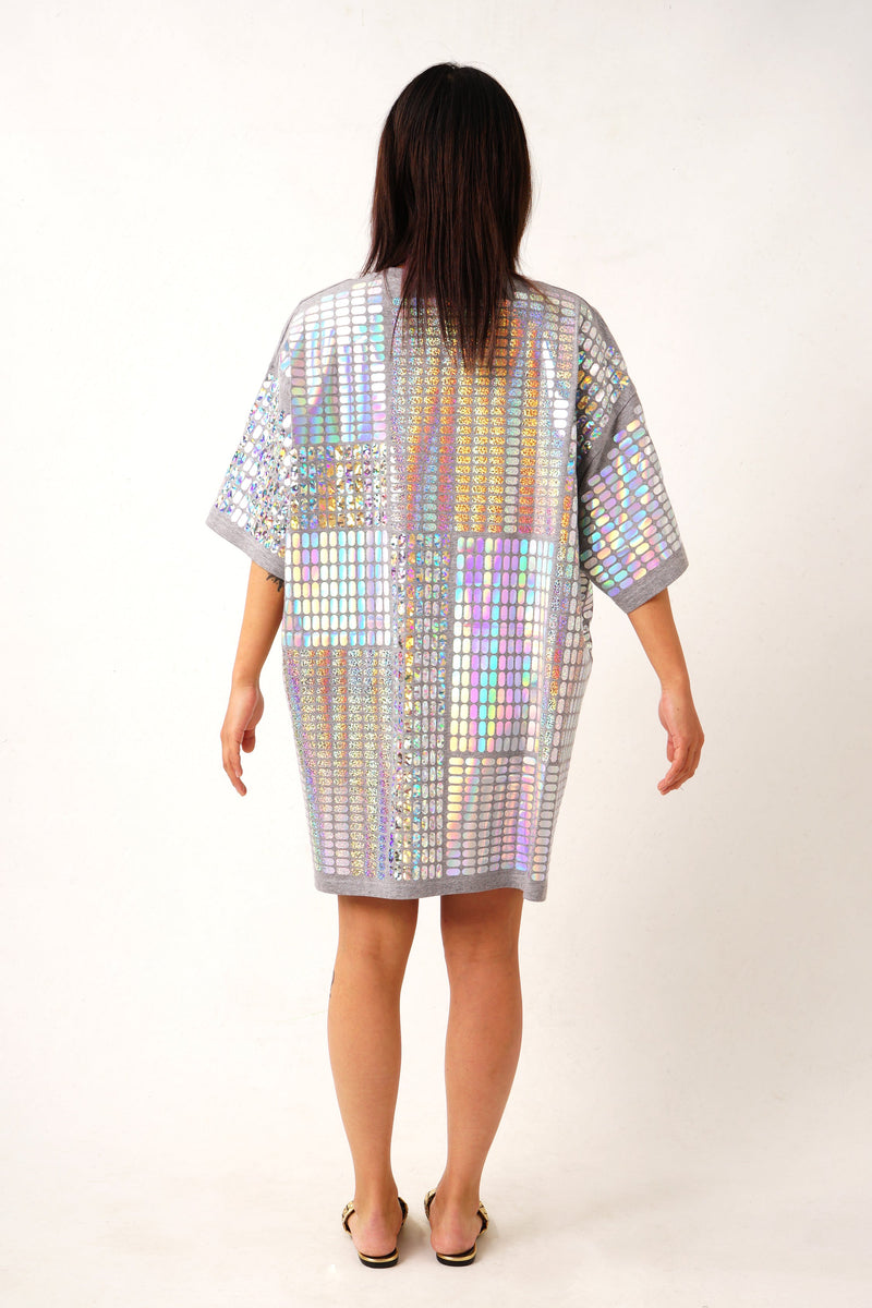Pills Allover Bigshirt Metallic Foil – Unisex Oversized Dress — Ansicht 7