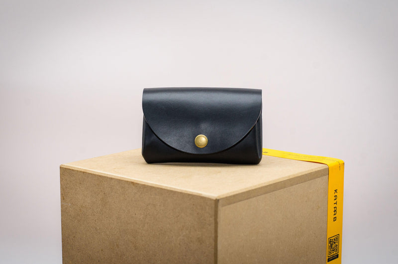 Minimalist Women's Wallet – Handcrafted Full-Grain Leather — Ansicht 2
