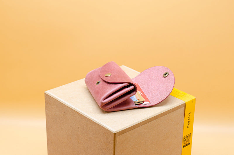 Minimalist Wallet for Women - Genuine Leather Old Pink | Handmade Berlin — Ansicht 6