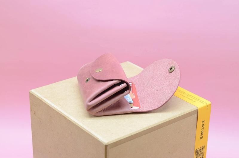 Minimalist Wallet for Women - Genuine Leather Old Pink | Handmade Berlin — Ansicht 7
