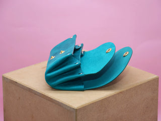 Minimalistisches Portemonnaie für Frauen – Echtleder | Handmade | Türkis Berlin Edition