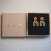 Olive Wood Horseshoe Dangle Earrings – Handmade & 24k Gold Plated — Ansicht 2