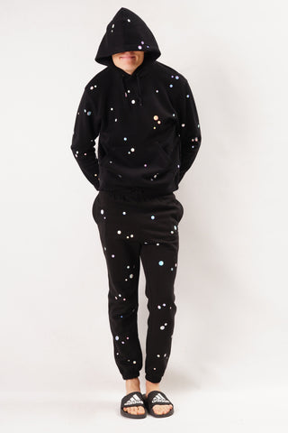 Starstyling Hoody mit holografisch schimmernden Dots, entspannter Unisex-Fit und weicher Komfort – dezente Strahlkraft für Alltag, Events und Bühne.
