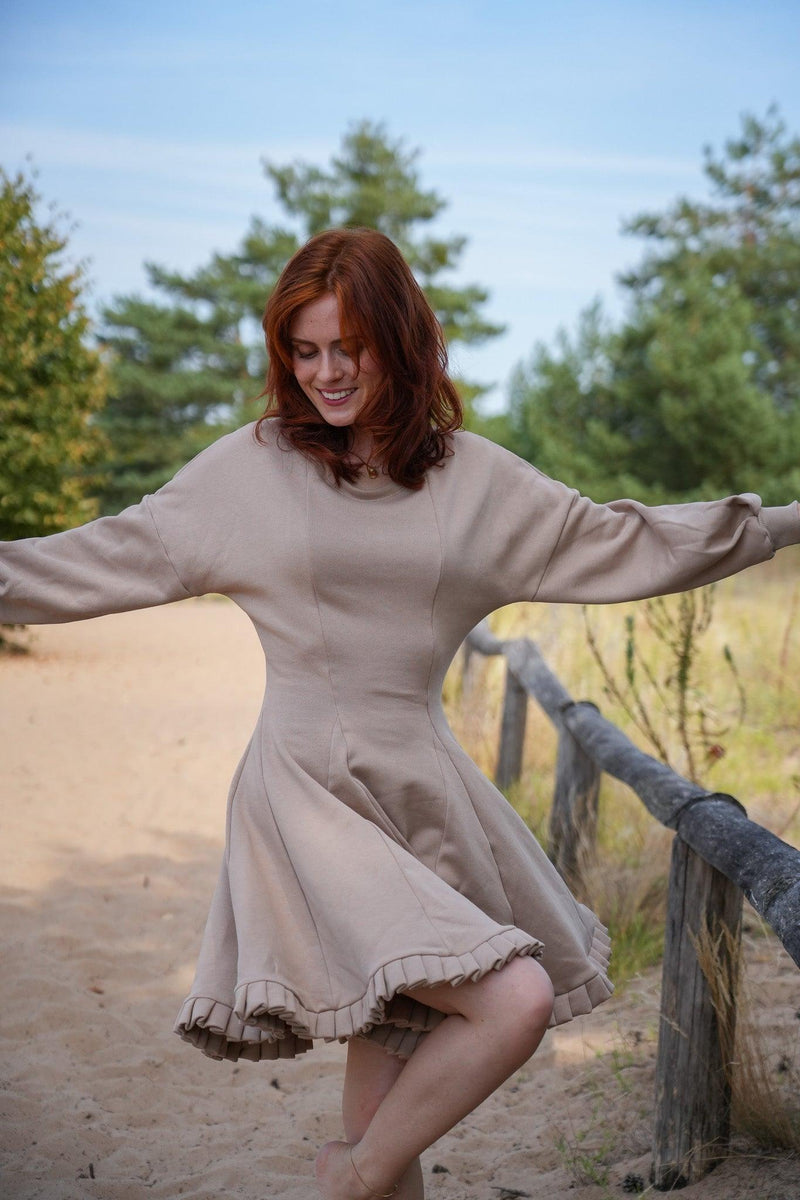 KAYLA dress dune – organic cotton, balloon sleeves, ruffled hem — Ansicht 7