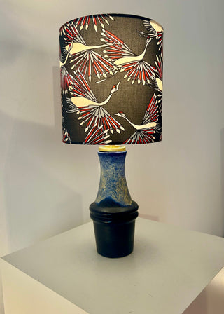 Tischlampe aus Original Scheurich Vase mit Kranich-Schirm