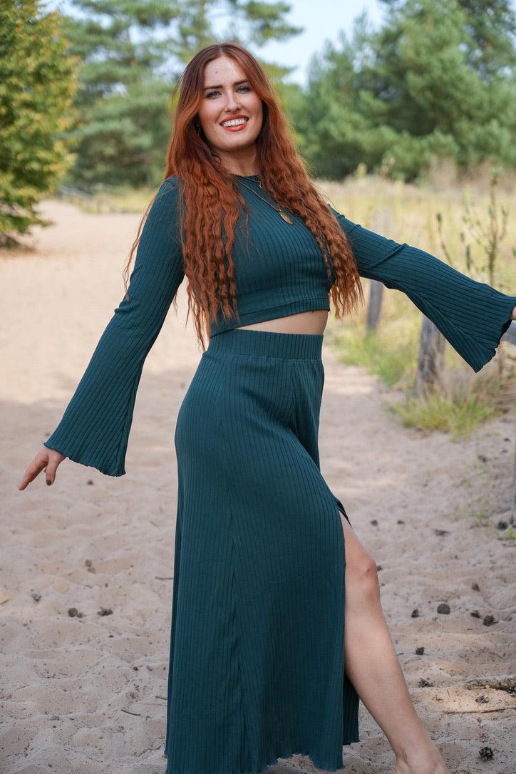 Lya long skirt bottle green – Flowing cut, elastic waistband, side slit — Vivien Joy
