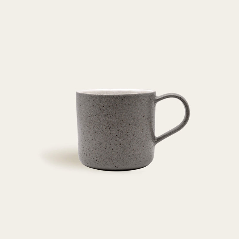 Steingut-Tasse Ddoria – Granit Grau, handgefertigt in Portugal — Ansicht 4