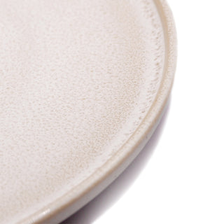 Innenseite von einem Steingut Teller in Beige.