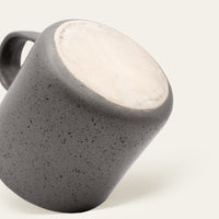 Steingut-Tasse Ddoria – Granit Grau, handgefertigt in Portugal — Ansicht 8