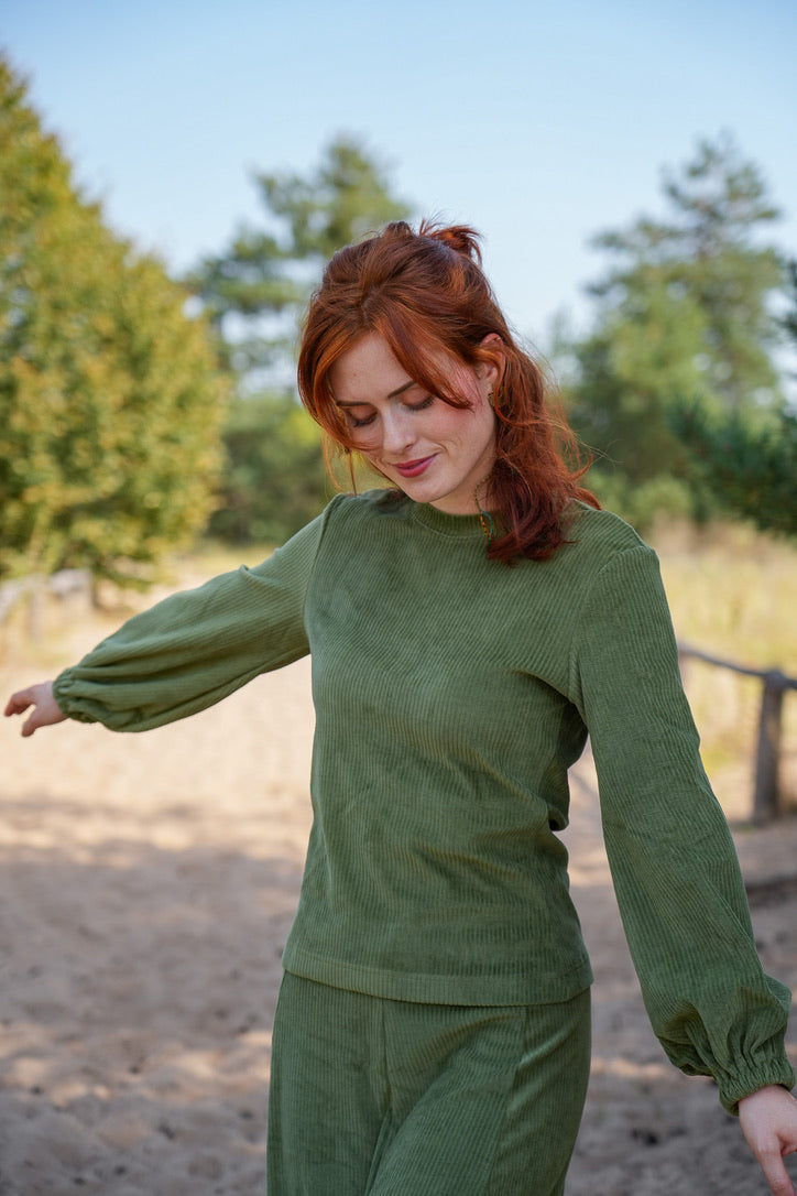 Marleen long olive sweater – hip-length sweater with balloon sleeves — Ansicht 9