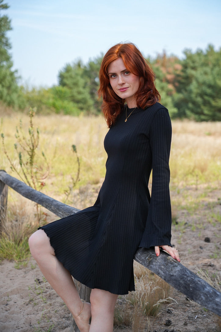 Lya Dress black – Organic cotton, handcrafted in Germany — Ansicht 2