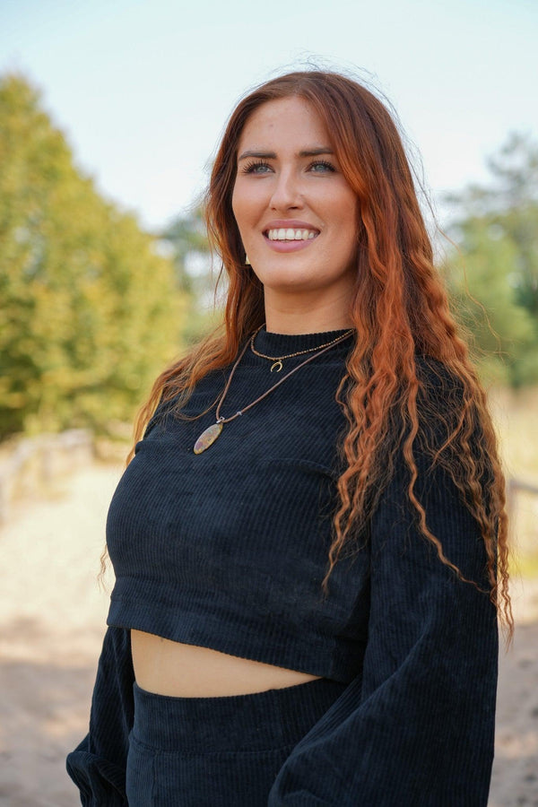 Marleen Crop Jumper Black – Elegant Design | Corduroy | Balloon Sleeves