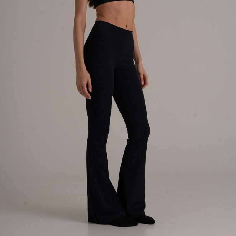 Flared Leggings High Rise Schwarz – ECONYL® recyceltes Polyamid — Ansicht 2