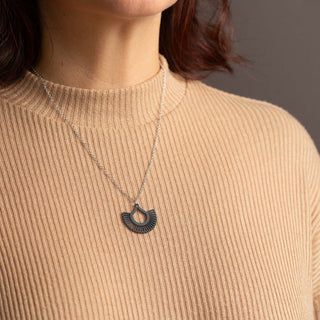 „Boho“ Halskette mit Holzanhänger – federleicht | nachhaltig | hautfreundlich