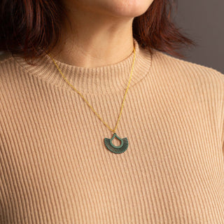 „Boho“ Halskette mit Holzanhänger – federleicht | nachhaltig | hautfreundlich