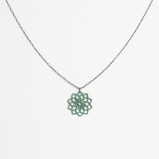 Mandala Halskette mit federleichtem 1 mm Holzanhänger, hypoallergene Edelstahlkette in 45 cm, nachhaltiges Holz, seidig-glatte Haptik – elegant und alltagstauglich
