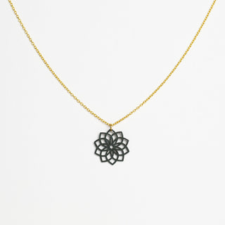 „Mandala“ Halskette mit Holzanhänger – federleicht | nachhaltig | hautfreundlich