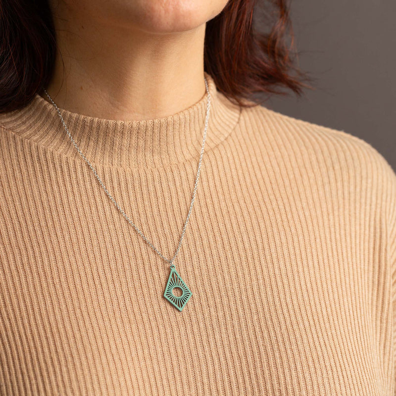 "Sunrise" Necklace with Wooden Pendant – Feather-light, Sustainable, Skin-friendly — Ansicht 9