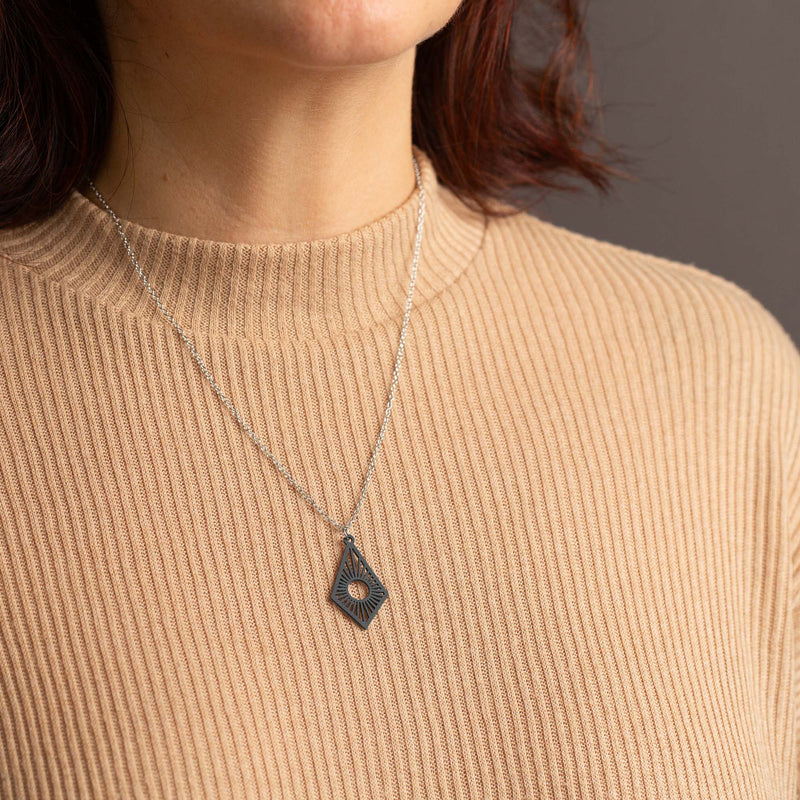 "Sunrise" Necklace with Wooden Pendant – Feather-light, Sustainable, Skin-friendly — Ansicht 33