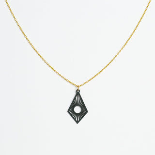 „Sunrise“ Halskette mit Holzanhänger – federleicht | nachhaltig | hautfreundlich