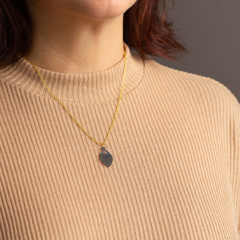 "Leaf" Necklace Wooden Pendant – Hypoallergenic Stainless Steel — Ansicht 4