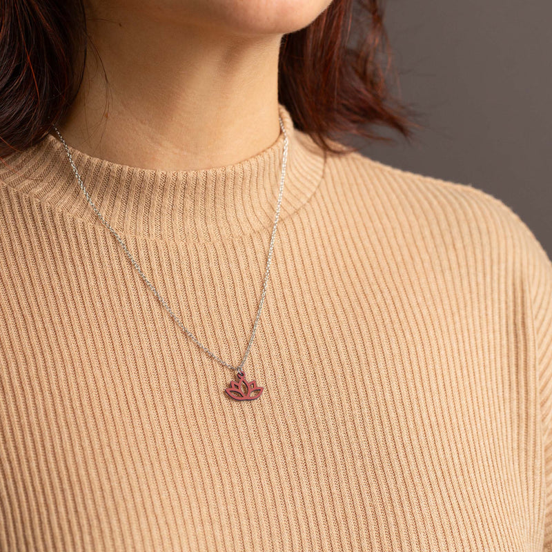 "Lotus" necklace wooden pendant – feather-light | sustainable | skin-friendly — Ansicht 3
