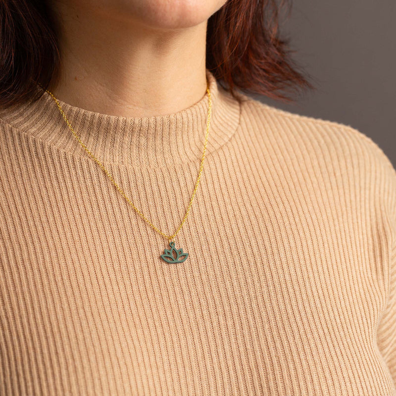 "Lotus" necklace wooden pendant – feather-light | sustainable | skin-friendly — Ansicht 16