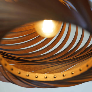 Hängeleuchte Larena aus Nussbaumholz Gofurnit