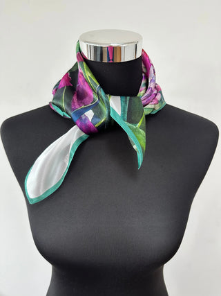 Seidentuch mit Lila Blumen – Luxus | 100% Maulbeerseide | Florales Design