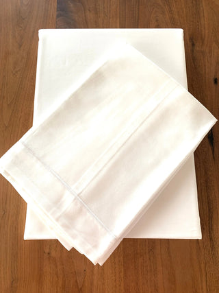 Bündel - Satin Bettlaken + 2 Kissenbezüge – 100% Mako-Baumwolle | Premium Satin | Bügelleicht