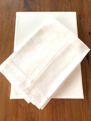 Bündel - Satin Bettlaken + 2 Kissenbezüge – 100% Mako-Baumwolle | Premium Satin | Bügelleicht