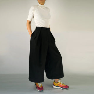 PANTS SMART BLUE | Weite Wollhose mit Bundfalten | Raffiniertes Bunddetail