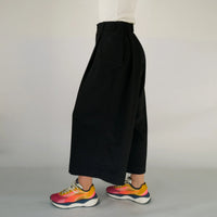 PANTS SMART BLUE – Wide wool trousers with pleats, handcrafted Berlin — Ansicht 11