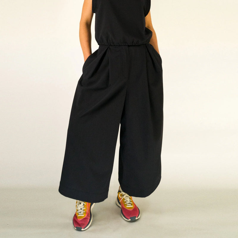 PANTS SMART BLUE – Wide wool trousers with pleats, handcrafted Berlin — Ansicht 2
