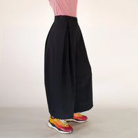 PANTS SMOOTH BLACK Wide Tencel Trousers Pleats Stone Nut Detail — Ansicht 7