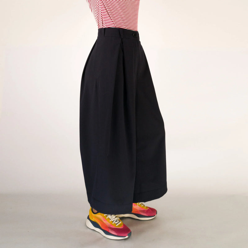 PANTS SMOOTH BLACK Wide Tencel Trousers Pleats Stone Nut Detail — Ansicht 7