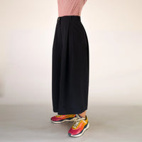 PANTS SMOOTH BLACK Wide Tencel Trousers Pleats Stone Nut Detail — Ansicht 9
