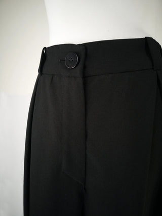 PANTS SMOOTH BLACK | Weite Tencel-Hose | Bundfalten & Steinnuss-Detail
